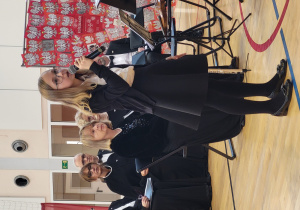 Martyna Mikołajczyk z 6a podczas recytacji "Sowińskiego w okopach Woli"