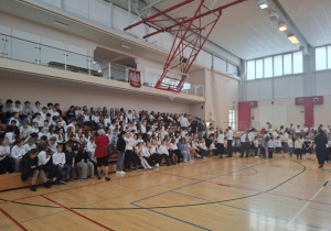 Szkoła do Hymnu, uczniowie klas 4-8