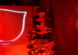 Podświetlenie budynku - osoby uczestniczące