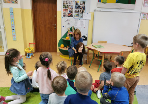 mama Mikołaja opowiada na czym polega praca fryzjera