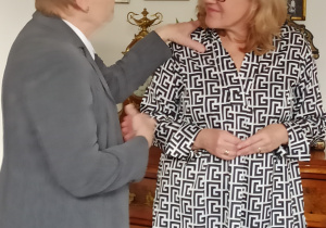 Pani Anna Cygańska i pani Elżbieta Gąsior podczas rozmowy.